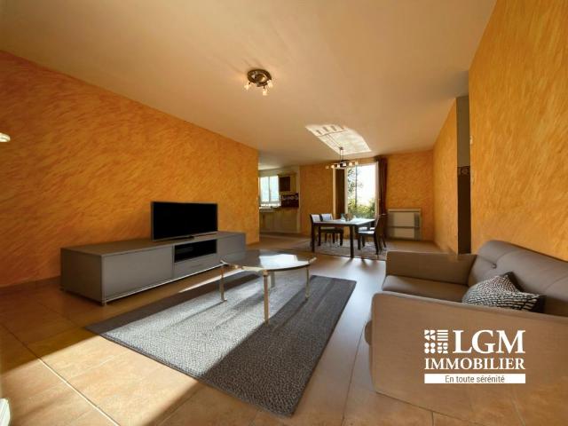 Charmante Maison Familiale 5 pièces avec Piscine et garages à Monteils 82300