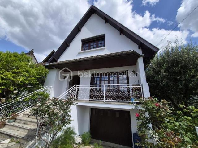 Charmante maison familiale avec beaux volumes et extérieur agréable