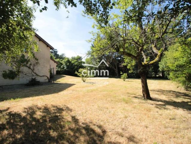 ? Charmante maison familiale avec grand terrain arboré – Fo