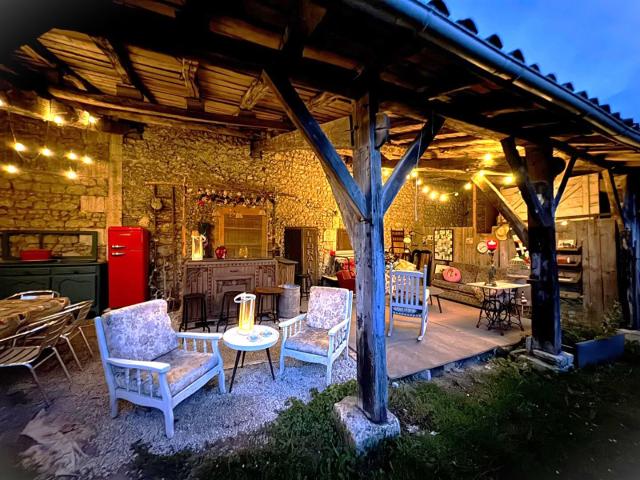 Charmante maison familiale avec jardin enchanteur au coeur d. 120m² Montmoreau Saint Cybard
