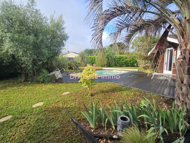 Charmante Maison Familiale de 6 Pièces avec Jardin Arboré, Piscine et Garage à Ambarès et Lagrave
