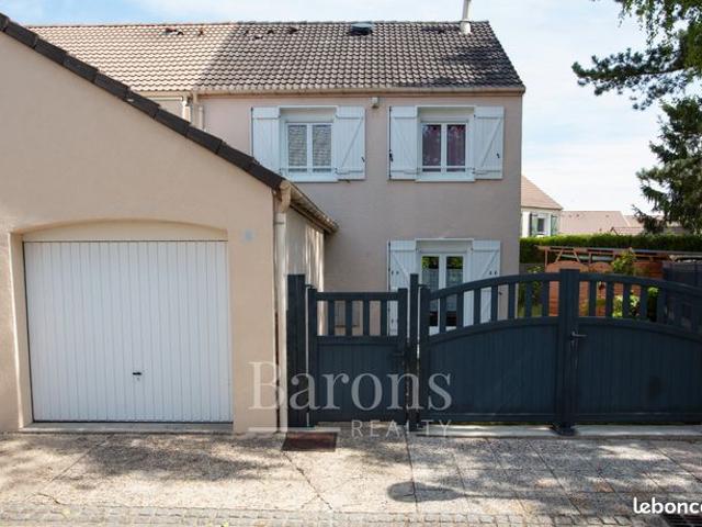 CHARMANTE MAISON FAMILIALE DE 97 m², 5 PIÈCES ET 4 CHAMBRES, AVEC JARDIN ET GARAGE AU CALME ABSOLU