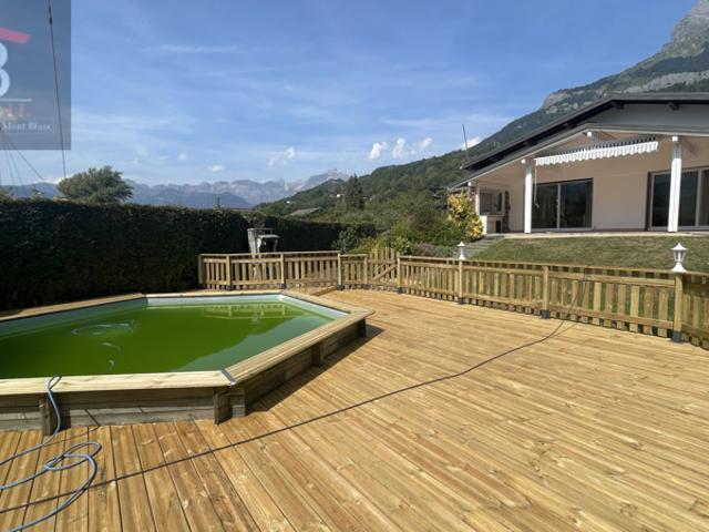 Charmante maison familiale de 232 m2 avec piscine et grands