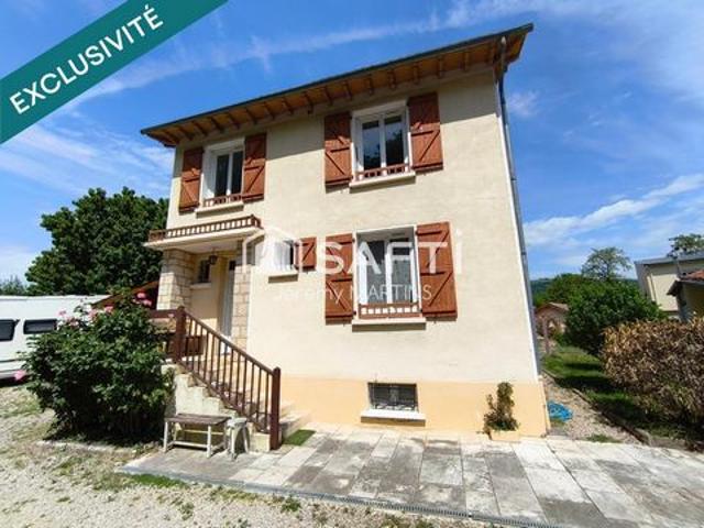 Charmante maison familiale entièrement clôturée avec garage, car port et jardin !