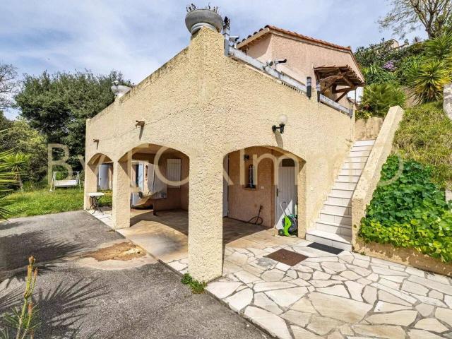 Charmante maison familiale provencale 6 pièces au calme absolu