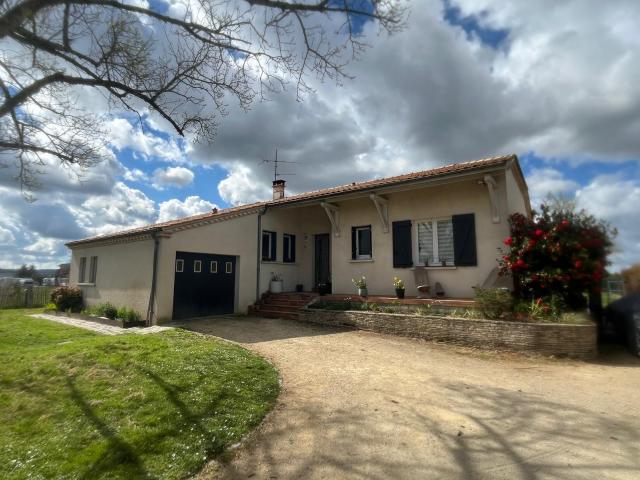 Charmante maison familiale sur terrain arboré de 2 263 m2, piscinable