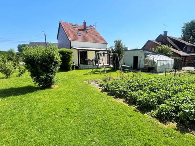 Charmante Maison individuelle très soignée avec garage située dans un quartier calme et prisé, à proximité de la frontière belge