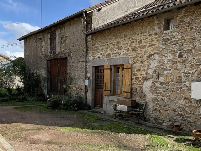 Charmante maison individuelle de 3 chambres avec 2 granges d. 110m² Champs Romain