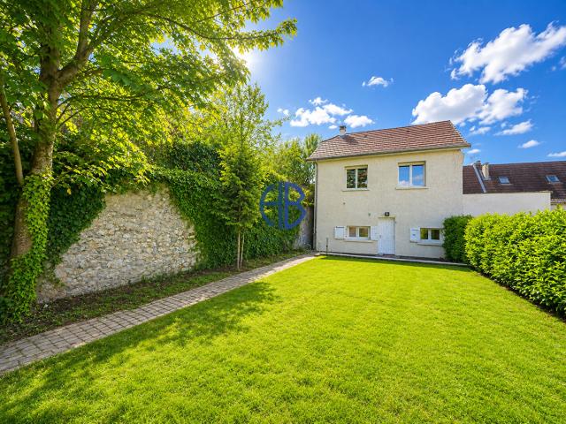 Charmante maison individuelle rénovée de 102,41 m2 au coeur du village des Avenières