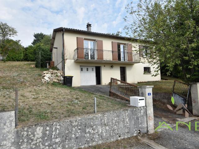 Charmante Maison Rénovée 4 chambres à Deux Pas des Commodité 85m² Ruffec