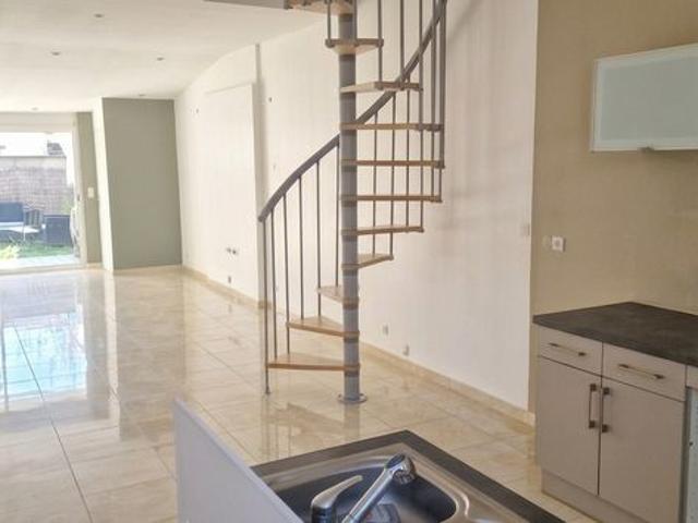 Charmante maison rénovée 92m2 proche métro