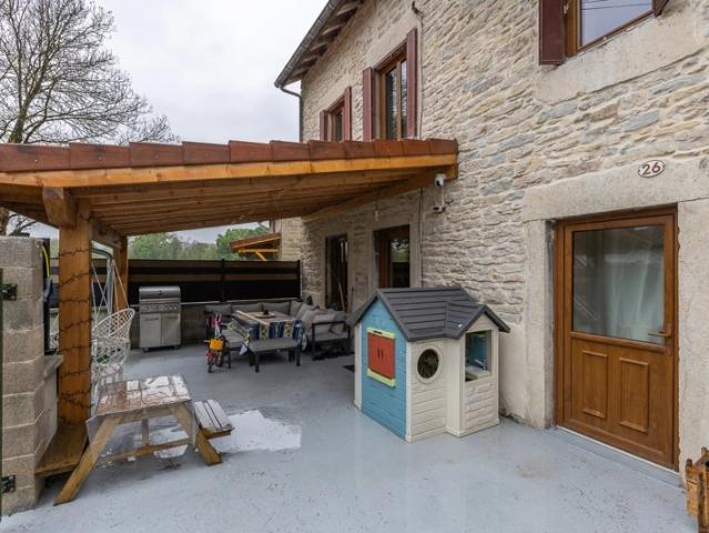 Charmante maison rénovée à Montalieu Vercieu