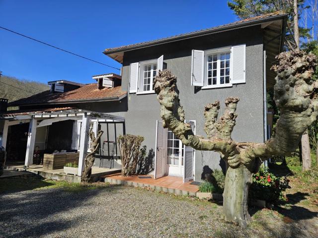 Charmante maison rénovée avec un jardin privé de 8917m2 140m² Castelnau Rivière Basse