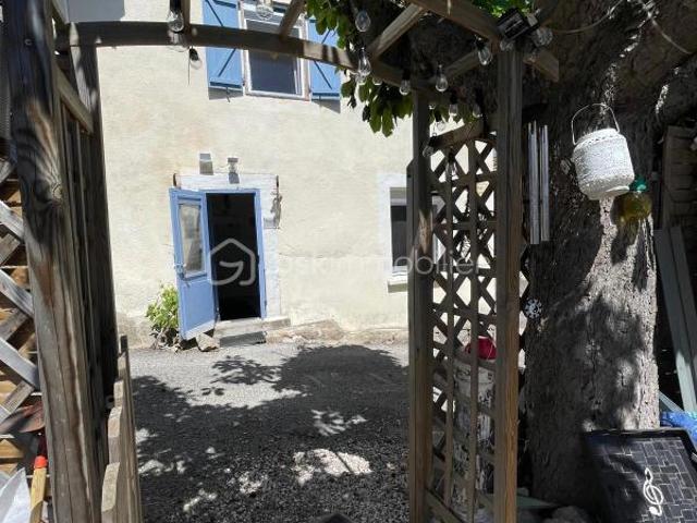 Charmante maison rénovée avec goût dans les Corbières avec terrain et petit Mazet en vis à vis