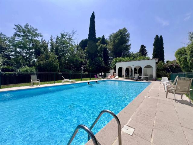 Charmante maison rénovée avec jardin, terrasse et piscine en. 82m² Cannes
