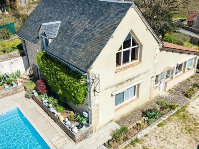 Charmante maison rénovée avec piscine, grande dépendance et jard