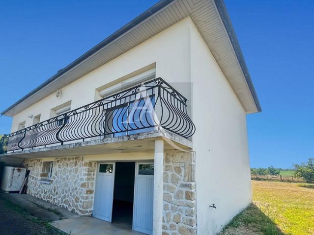 Charmante maison rénovée avec sous sol complet 3 chambres terrain clos, deux puits