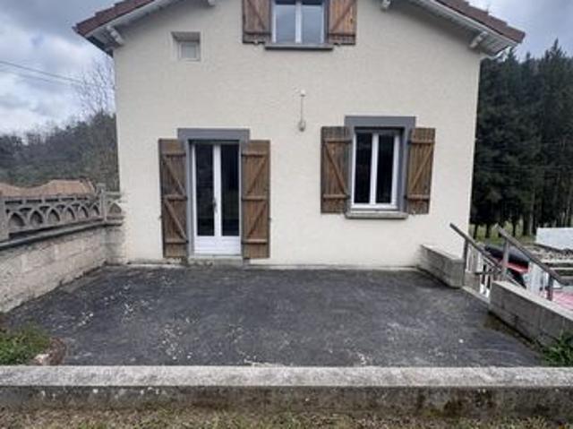 Charmante maison sur 3 niveaux, avec petit terrain, garage et parking Confolent, Beauzac