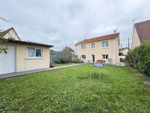 Charmante maison située dans le quartier très prisé de Coeuilly
