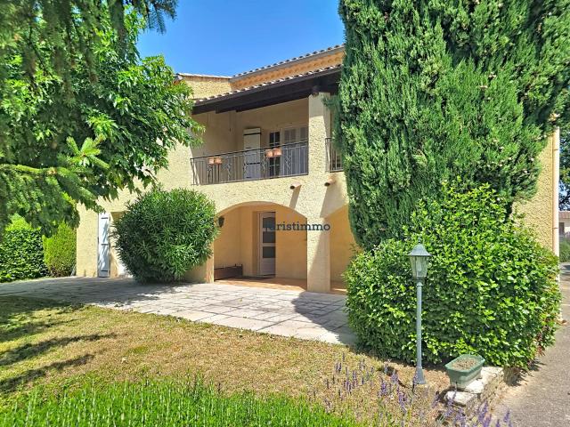 Charmante maison soignée de 208 m2 sur 1800m2 de terrain ave. 208m² Richerenches