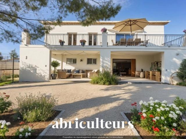 Charmante maison T4 avec possibilité d'aménagement, terrasses et jardin à Eguilles 13510