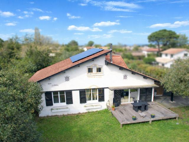 Charmante maison T4 avec piscine et dépendance sur grand jardin à La Teste De Buch