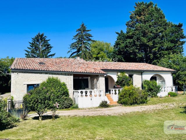 Charmante maison traditionnelle en pierre avec annexe indépe