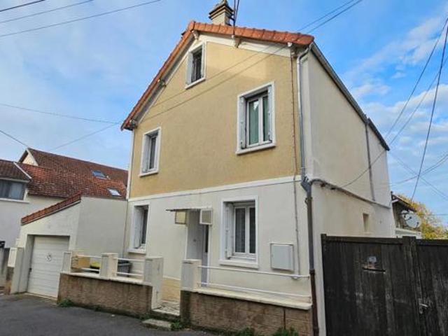 Charmante maison 5 pièces avec jardin à Épône
