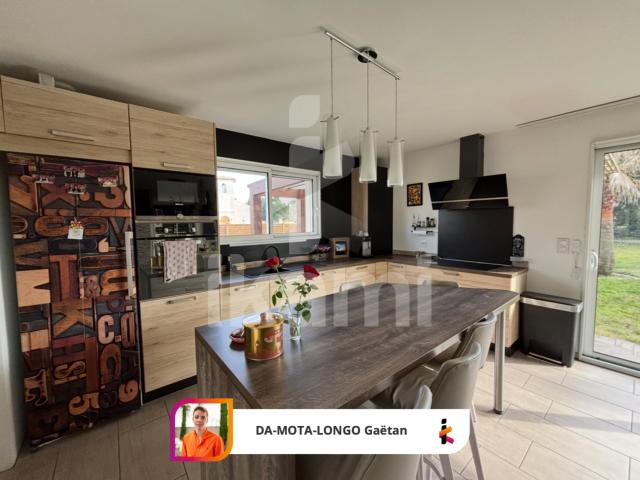 Charmante maison 6 pièces de 130 m2 avec jardin de 1000 m2. 125m² Lugos