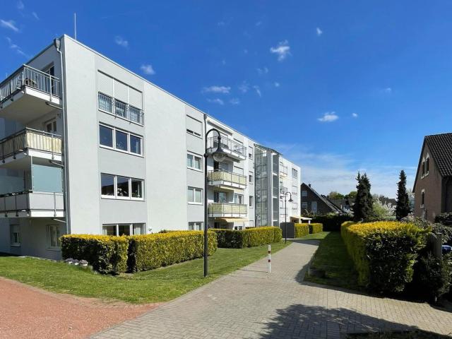 Charmante Seniorenwohnung im Park der Residenz mit Südbalkon & Einbauküche