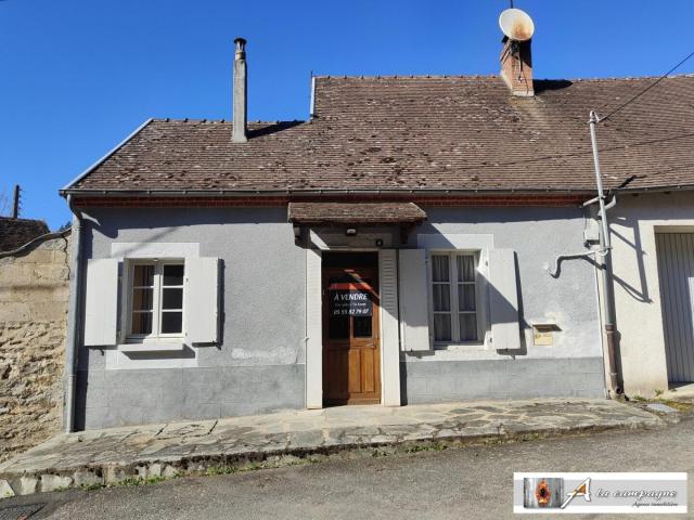 Charmante petite maison de bourg habitable de plain pied, sans t