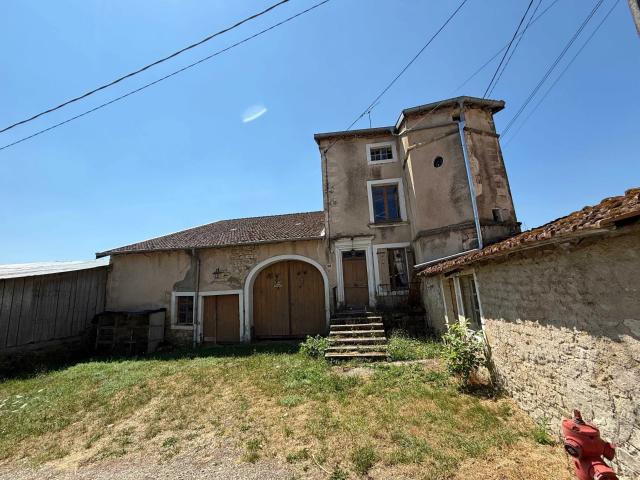 Charmante petite ferme château entièrement à rénover