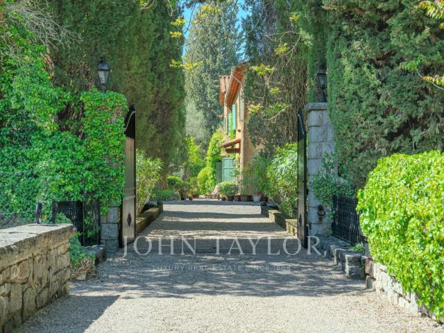 Charmante propriété au charme provençal authentique 332m² Grasse