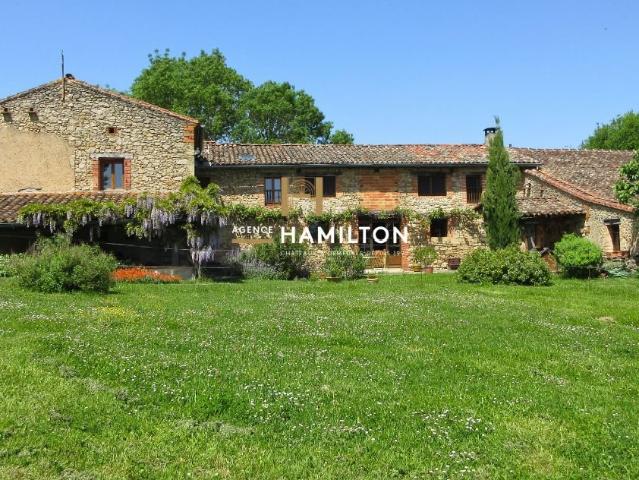 CHARMANTE PROPRIETE AVEC GITE ATTENANT ET TERRAIN AVEC VUE DEGAGEE