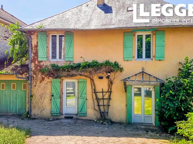 Charmante propriété avec revenus ! Maison de village + local commercial loué