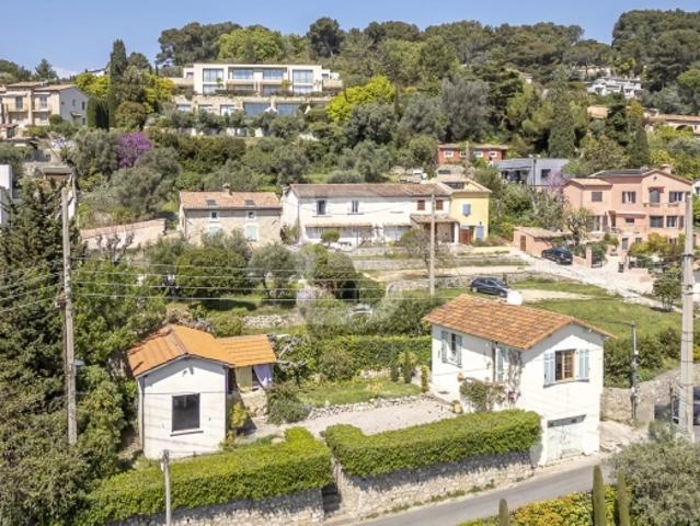 Charmante propriété avec vue mer à rénover à Mougins