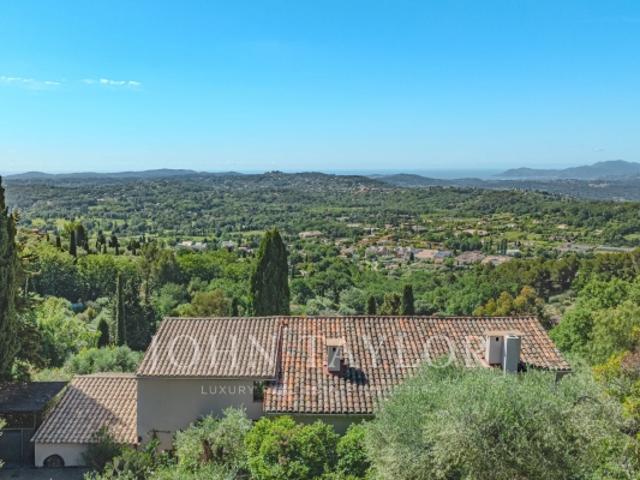 Charmante propriété avec vue panoramique collines et mer