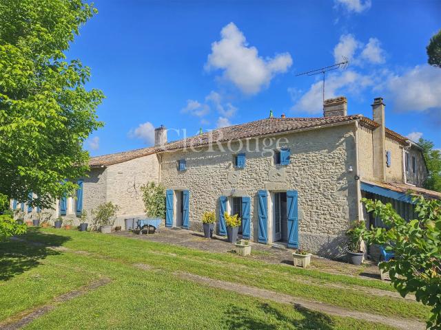 Charmante propriété à la campagne avec gîte, studio indépend. 378m² Duras