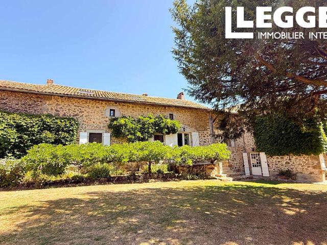Charmante propriété à la campagne: maison principale, 2 gîtes 3 ch chacun, piscine enterrée et terrain