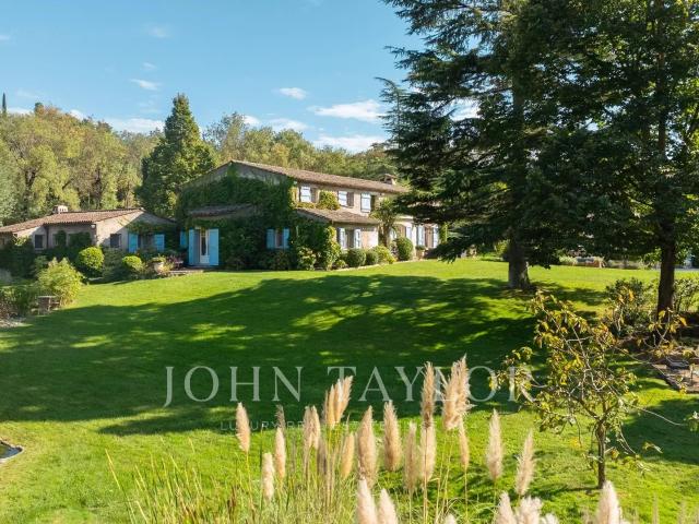Charmante propriété à vendre dans un domaine privé à Châteauneuf