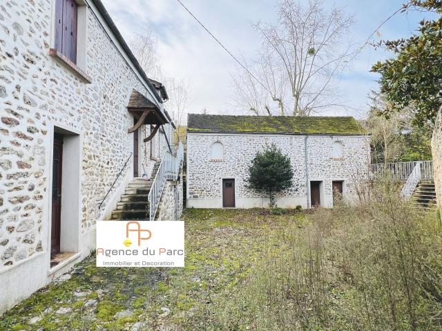 CHARMANTE PROPRIETE COMPOSEE DE DEUX MAISONS ET DIVERS REMISES