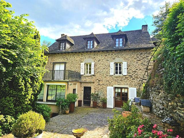 Charmante propriété dans un village historique ! 390m² Belcastel
