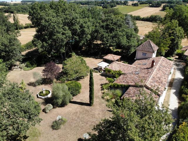 Charmante Propriété de Campagne avec Piscine et Magnifique P. 226m² Condom