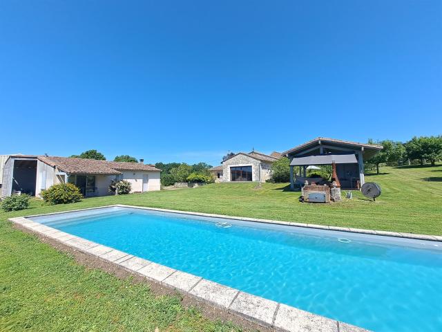 Charmante Propriété de Campagne avec Piscine, Étang et 3 Hec. 239m² Nérac