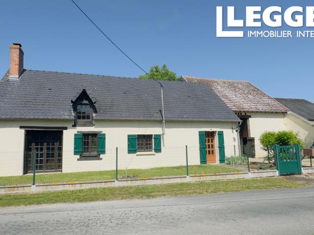 Charmante propriété de style campagne française dans la région Centre Val de Loire, 2 chambres, jardin, garage