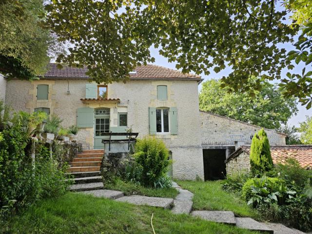Charmante propriété en pierre avec deux habitations, piscine