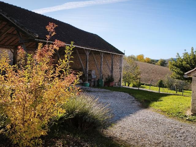 Charmante propriété en pierre avec gîte et dépendances Ent. 224m² Saint Laurent Lolmie