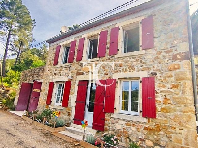 Charmante propriété en pierres rénovée * 10 minutes des commodités * Terrasse avec très belle vue