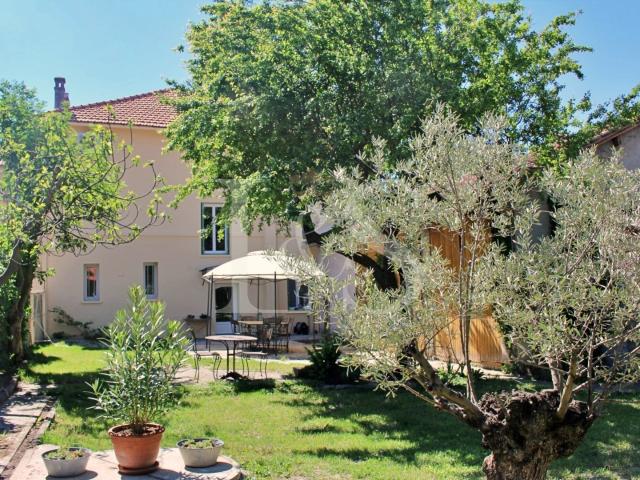 Charmante propriété provençale avec gîtes, piscine chauffée. 239m² Vaison la Romaine