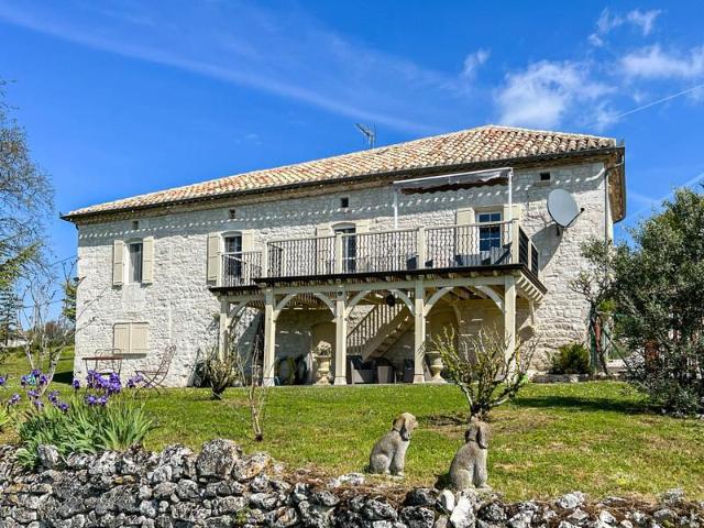 Charmante propriété remplie d'histoire sur les hauteurs d'un. 230m² Belvèze